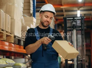 Warehouse worker, order picking